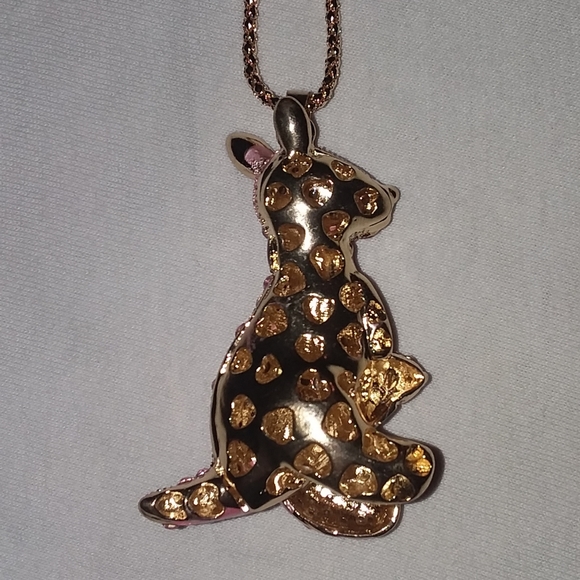 ❤Pretty! Pink Crystal Kangaroo Charm w/Free Chain - Picture 4 of 9